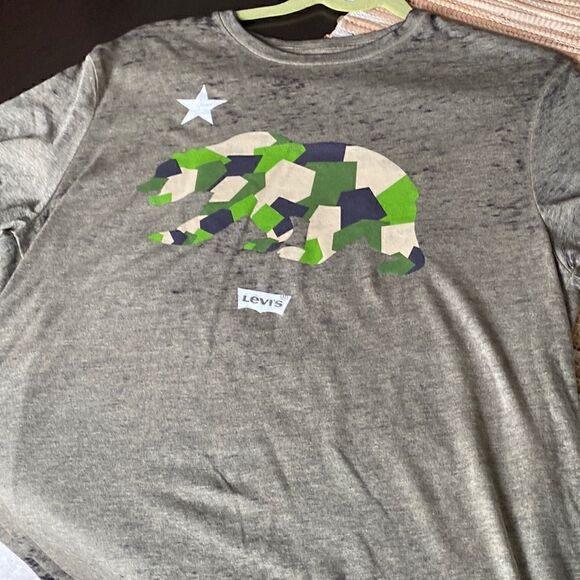 NWOT Levi graphic tee size M - Picture 1 of 7